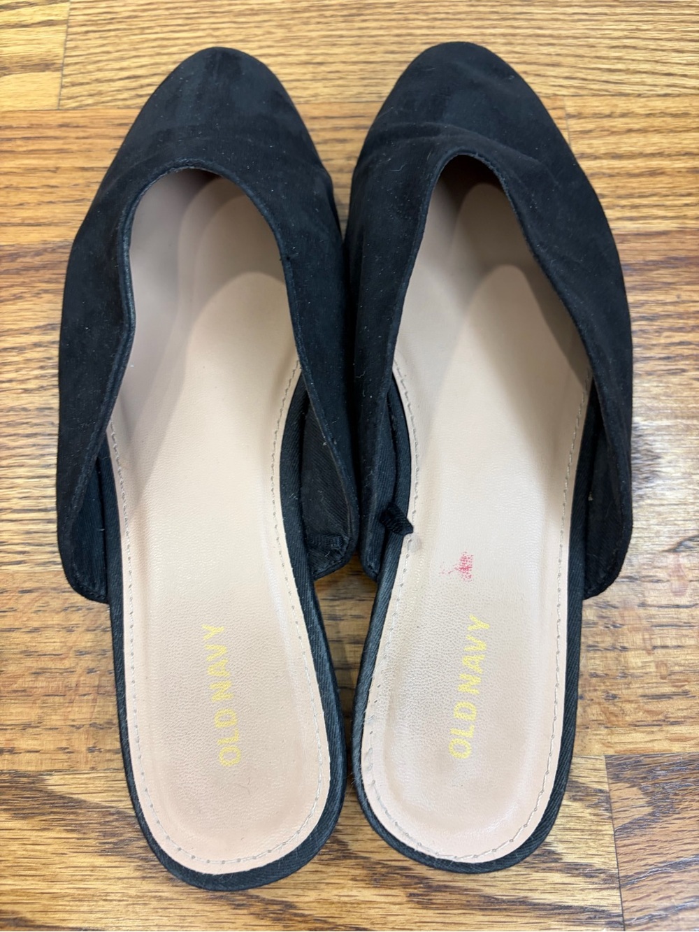 Old Navy Black Faux-Suede Pointy-Toe Mule Flats (8) - Picture 4 of 9